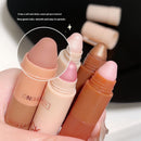 قلم تحديد العيون سهل الاستخدام بخمسة أقسام، يبرز ملامح الوجه ويمنحه مظهراً طبيعياً.